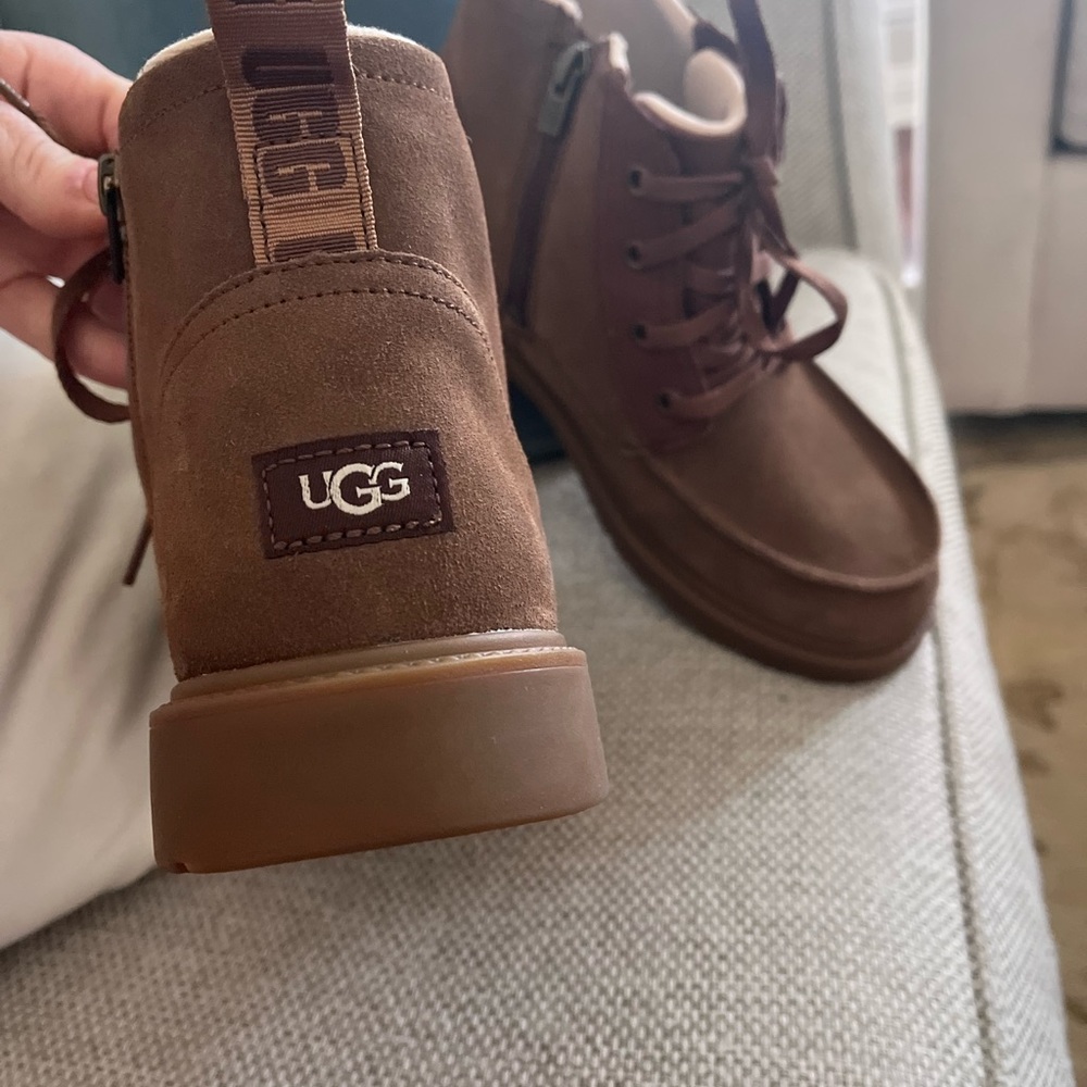 Ugg waterproof boot size 6